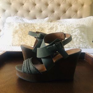 Comfortable Navy Green Pumps 👠